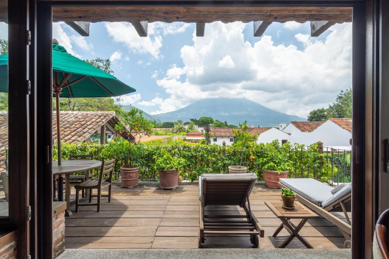 호텔 무제오 카사 산토 도밍고 안티구아 과테말라 외부 사진 View of San Cristóbal de Las Casas from a hotel