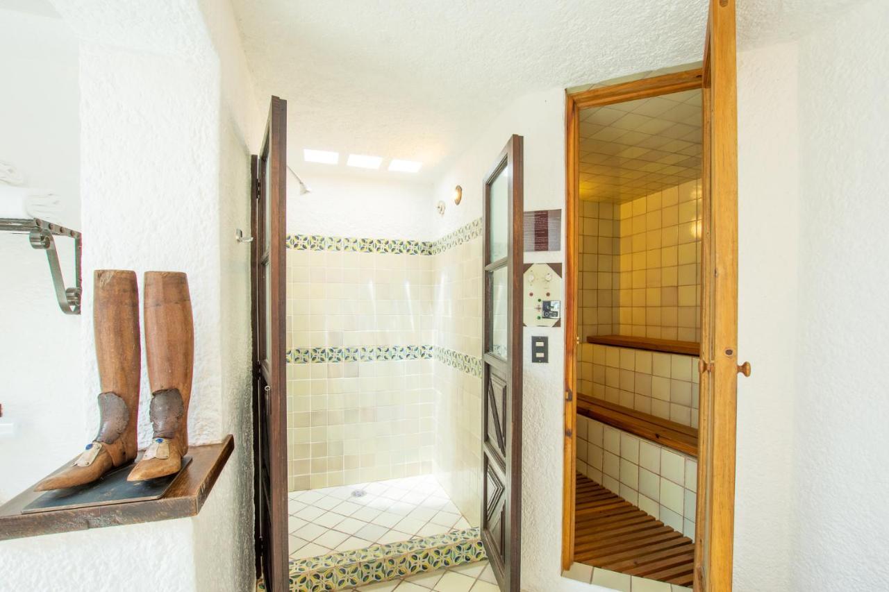 호텔 무제오 카사 산토 도밍고 안티구아 과테말라 외부 사진 A shower in a private home