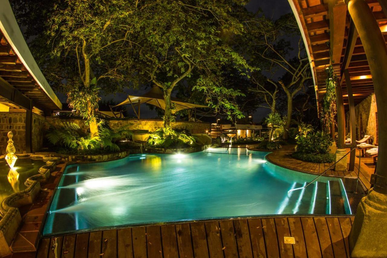 호텔 무제오 카사 산토 도밍고 안티구아 과테말라 외부 사진 The swimming pool at the hotel